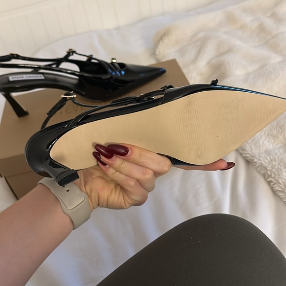 Size 8.5 Steve Madden black kitten heels! - Picture 2 of 4